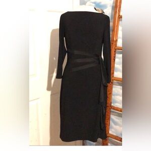 Ralph Lauren VERY Flattering sz 4 black dress - perfect for any occasion ❤️ NEW